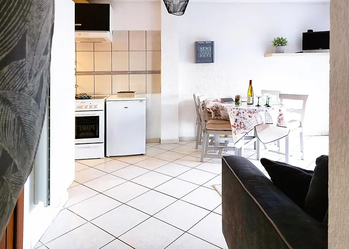 Le Cocon Avec Parking Privé&terrasse Appartamento